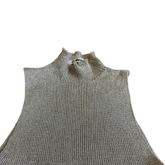 Red Berry Sleeveless Mock Neck tank Top Stretch Metallic Textured Size Small - Picture 2 of 10